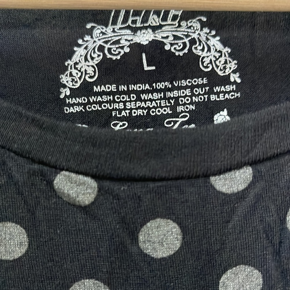Polka dotted long Tshirt - Picture 6 of 6